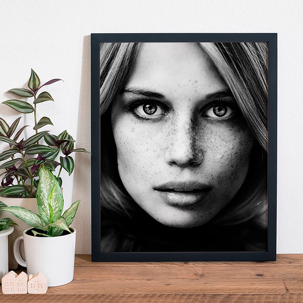 Bild Portrait of a Young Model - Buche massiv / Plexiglas - 42 x 52 cm