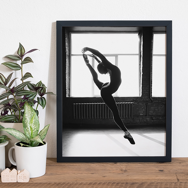 Bild Ballerina Dancing Indoors - Buche massiv / Plexiglas - 42 x 52 cm