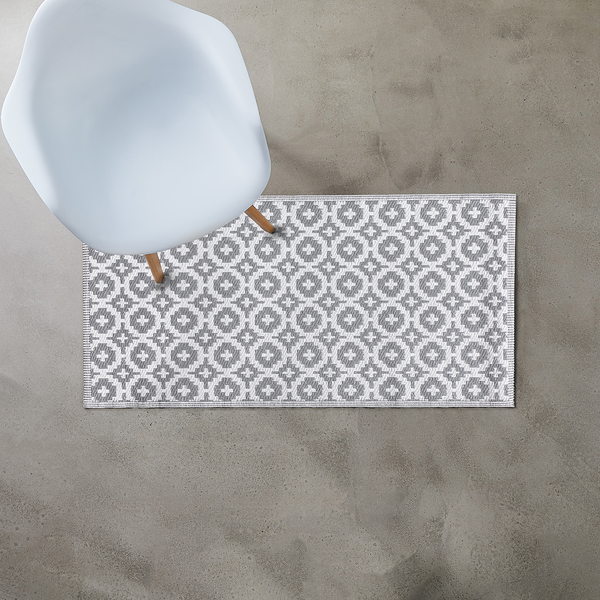 In-/ Outdoorteppich COLOUR CLASH Mosaik - Polypropylen / recyceltes Material - Grau
