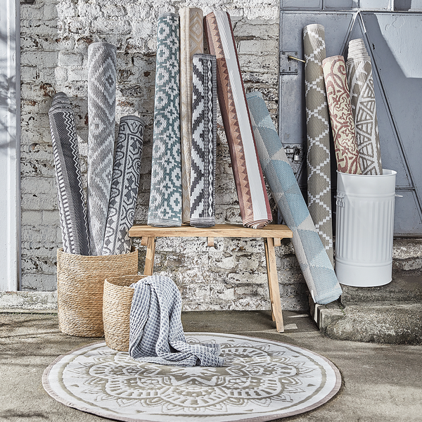 In-/ Outdoorteppich COLOUR CLASH Mosaik - Polypropylen / recyceltes Material - Grau