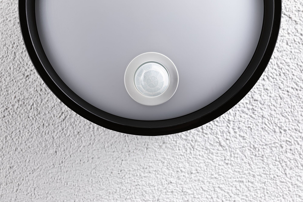 Wandleuchte Platomo mit Sensor - Polycarbonat - Schwarz - 1-flammig