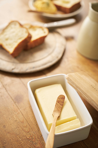 Butterdose Tosca - Esche Teilmassiv / Stahl - Weiß