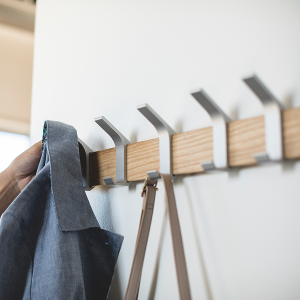 Garderobenleiste Rin - Esche Teilmassiv / Aluminium - Silber