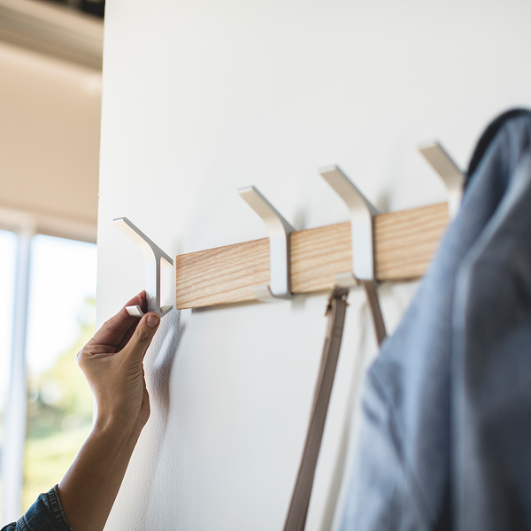 Garderobenleiste Rin - Esche Teilmassiv / Aluminium - Silber