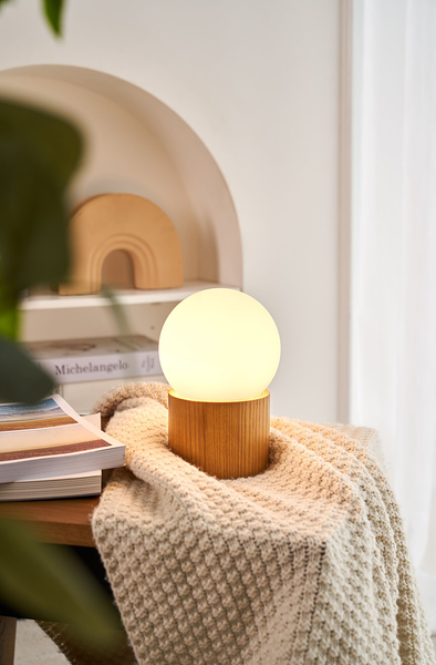 Tischleuchte Woody Shine - Echtholzfurnier / Opalglas - Esche / Weiß - 1-flammig
