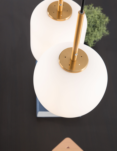 Pendelleuchte Lato Typ E - Opalglas / Aluminium - 3-flammig - Gold