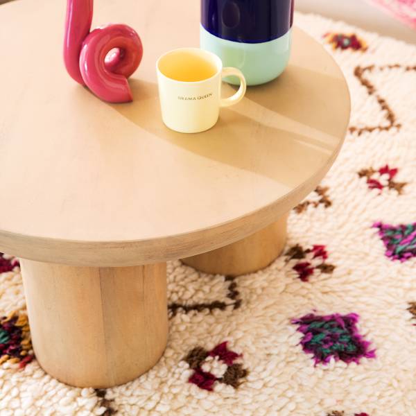 Massiver Couchtisch OLIDE - Akazie